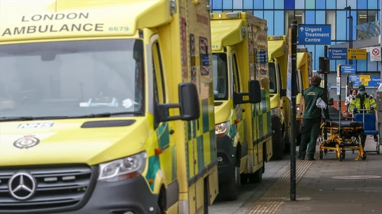 Huelga de ambulancias en Reino Unido y Gales: piden a los ciudadanos que usen este servicio solo en caso vital Huelga de ambulancias en Reino Unido y Gales: piden a los ciudadanos que usen este servicio solo en caso vital