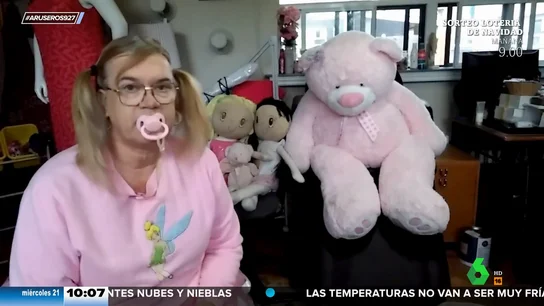 Un hombre de 59 años abandonó a su familia para vivir como si fuera una niña de 6 años Un hombre de 59 años abandonó a su familia para vivir como si fuera una niña de 6 años