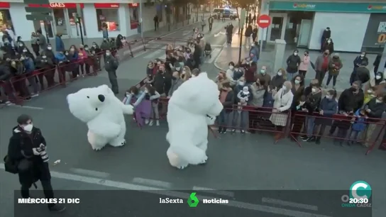 La cabalgata de Reyes Magos de Cádiz no tendrá "oso perjudicado" a pesar de las 4.000 firmas recogidas La cabalgata de Reyes Magos de Cádiz no tendrá "oso perjudicado" a pesar de las 4.000 firmas recogidas