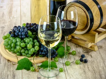 Imagen de archivo de dos copas de vino Imagen de archivo de dos copas de vino