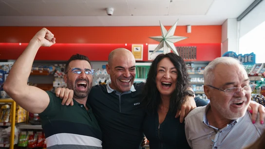 Propietarios y empleados de la gasolinera La Chasnera en el municipio de Granadilla de Abona (Tenerife) celebran haber vendido ocho décimos del Gordo del Sorteo de Lotería de Navidad, que ha recaído en el número 05490. Es la cuarta vez que esta gasolinera despacha décimos del primer premio de la Lotería de Navidad Propietarios y empleados de la gasolinera La Chasnera en el municipio de Granadilla de Abona (Tenerife) celebran haber vendido ocho décimos del Gordo del Sorteo de Lotería de Navidad, que ha recaído en el número 05490. Es la cuarta vez que esta gasolinera despacha décimos del primer premio de la Lotería de Navidad