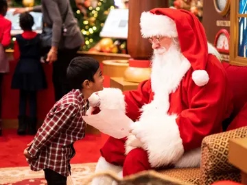Papá Noel con un niño Papá Noel con un niño