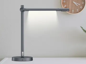 Lenovo lanza un flexo inteligente con webcam y base de carga rápida para tu móvil Lenovo lanza un flexo inteligente con webcam y base de carga rápida para tu móvil