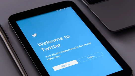 Twitter Twitter comienza a mostrar automáticamente el número de visitas que reciben los tuits