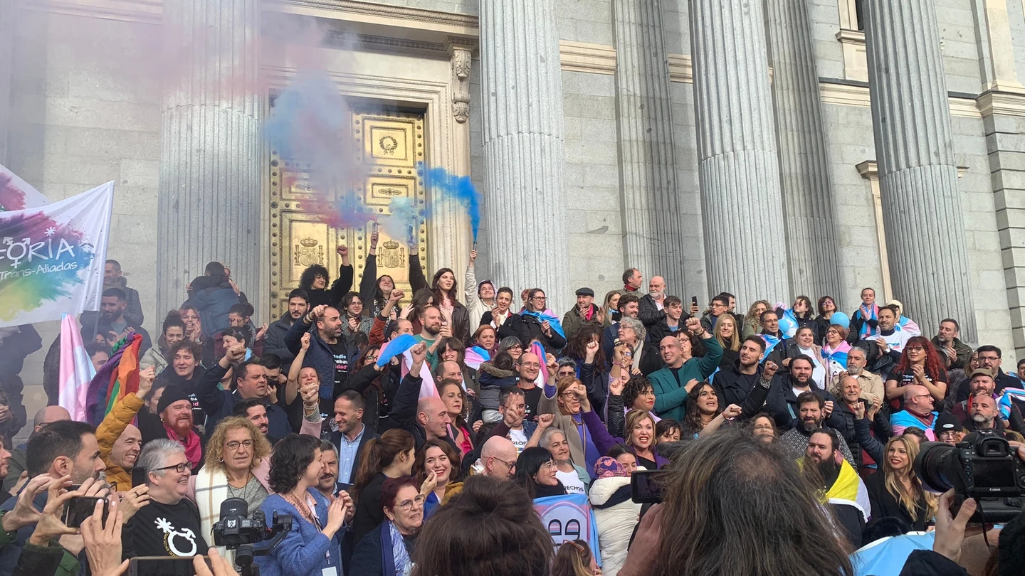 Activistas celebran la aprobación de la Ley Trans en el Congreso Activistas celebran la aprobación de la Ley Trans en el Congreso