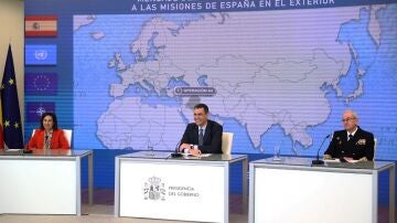 Pedro Sánchez, Margarita Robles y el Jefe del Estado Mayor de la Defensa, Teodoro Esteban López Calderón