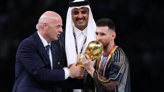 Messi besa la Copa del Mundo Messi besa la Copa del Mundo