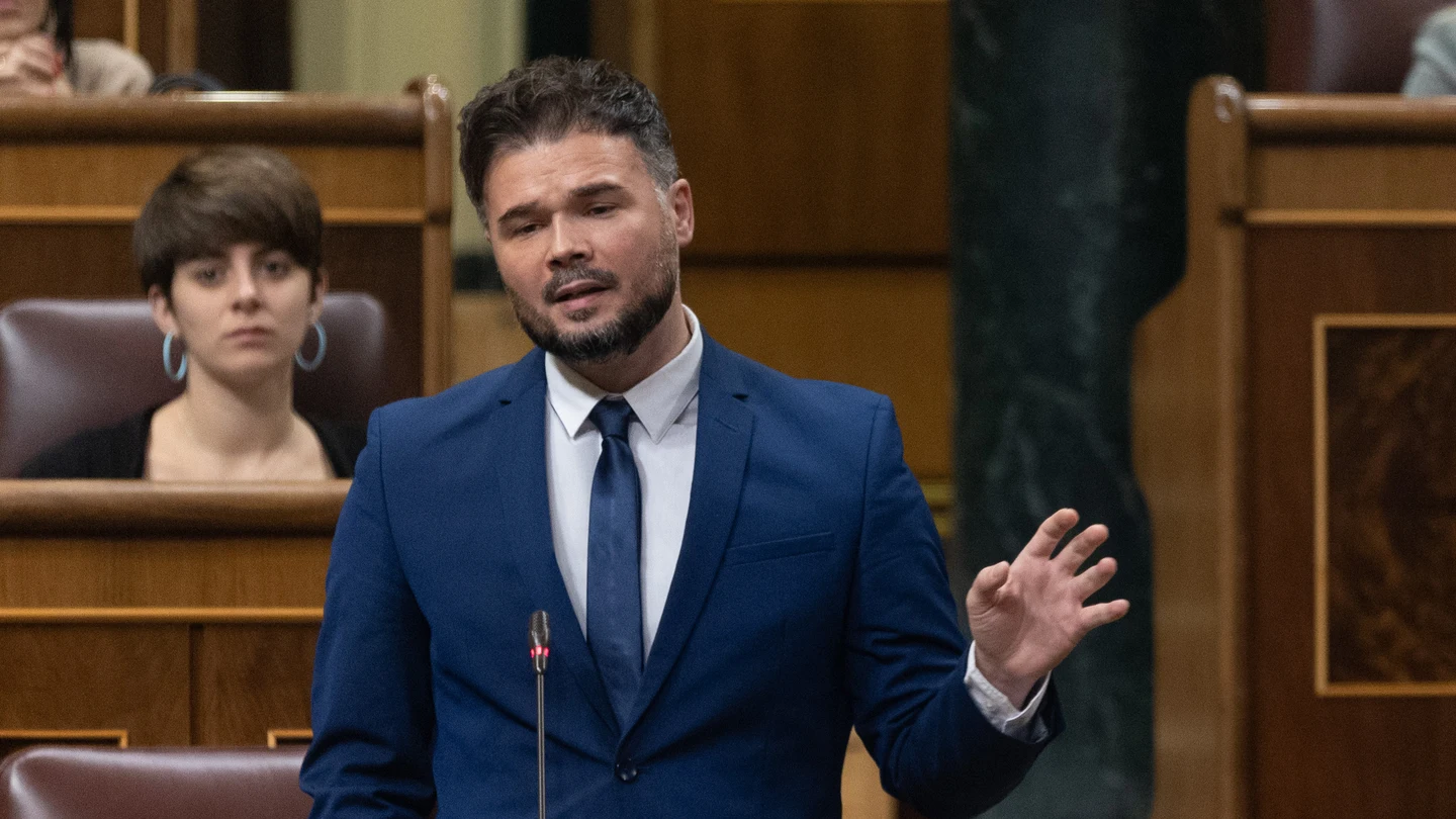 Rufián pide más apoyos para obligar al PSOE a pactar un referéndum en Cataluña Rufián pide más apoyos para obligar al PSOE a pactar un referéndum en Cataluña