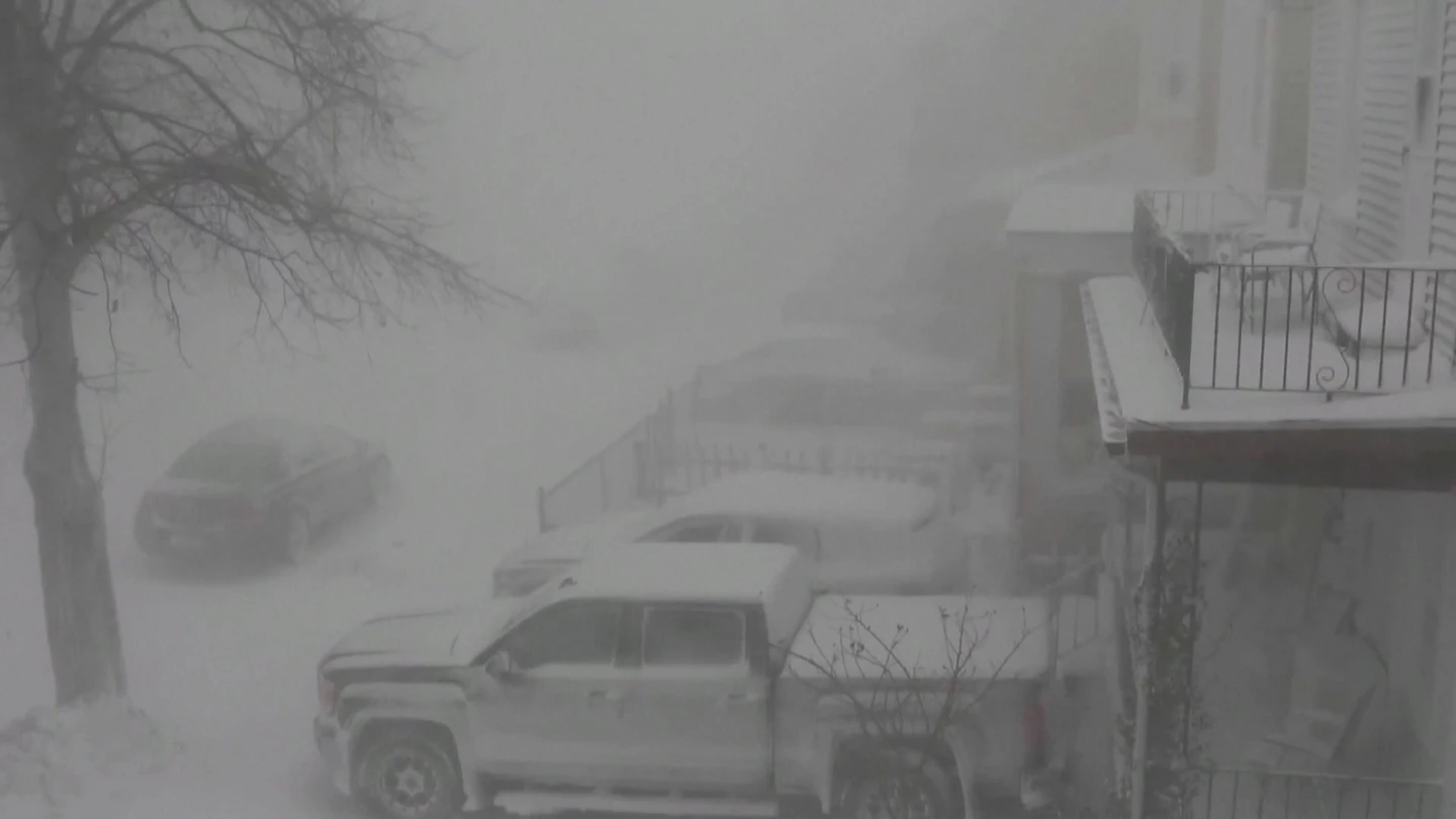 Estados Unidos se congela bajo una tormenta helada que deja a millones de personas sin luz y 5.300 vuelos cancelados Estados Unidos se congela bajo una tormenta helada que deja a millones de personas sin luz y 5.300 vuelos cancelados
