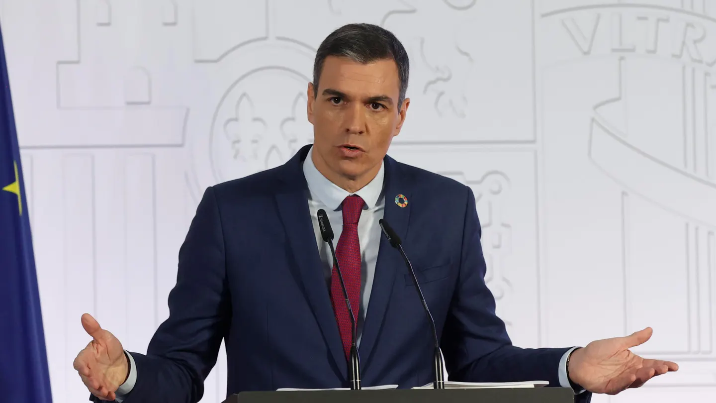 Sánchez obligará por ley a que los futuros gobiernos rindan cuentas de sus compromisos periódicamente Sánchez obligará por ley a que los futuros gobiernos rindan cuentas de sus compromisos periódicamente