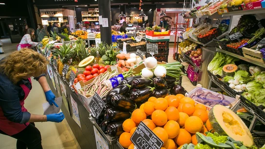 El Gobierno elimina el IVA de los alimentos de primera necesidad durante seis meses El Gobierno elimina el IVA de los alimentos de primera necesidad durante seis meses