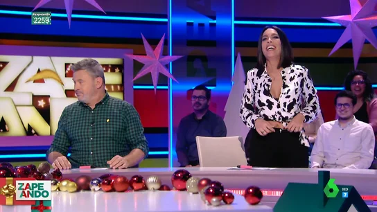 Lorena Castell muestra en directo que tiene el pantalón desabrochado por culpa de las comidas de Navidad Lorena Castell muestra en directo que tiene el pantalón desabrochado por culpa de las comidas de Navidad
