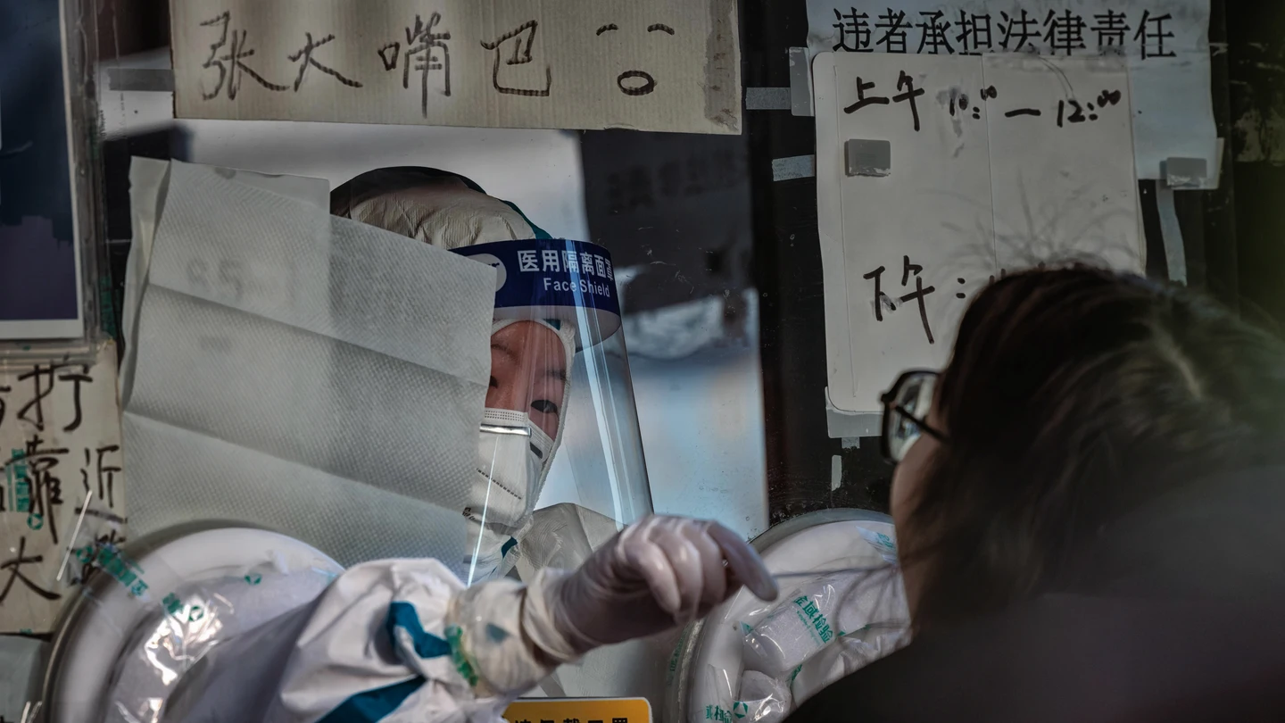 China levanta las cuarentenas en plena explosión de contagios de COVID: EEUU e Italia pedirán test negativo China levanta las cuarentenas en plena explosión de contagios de COVID: EEUU e Italia pedirán test negativo