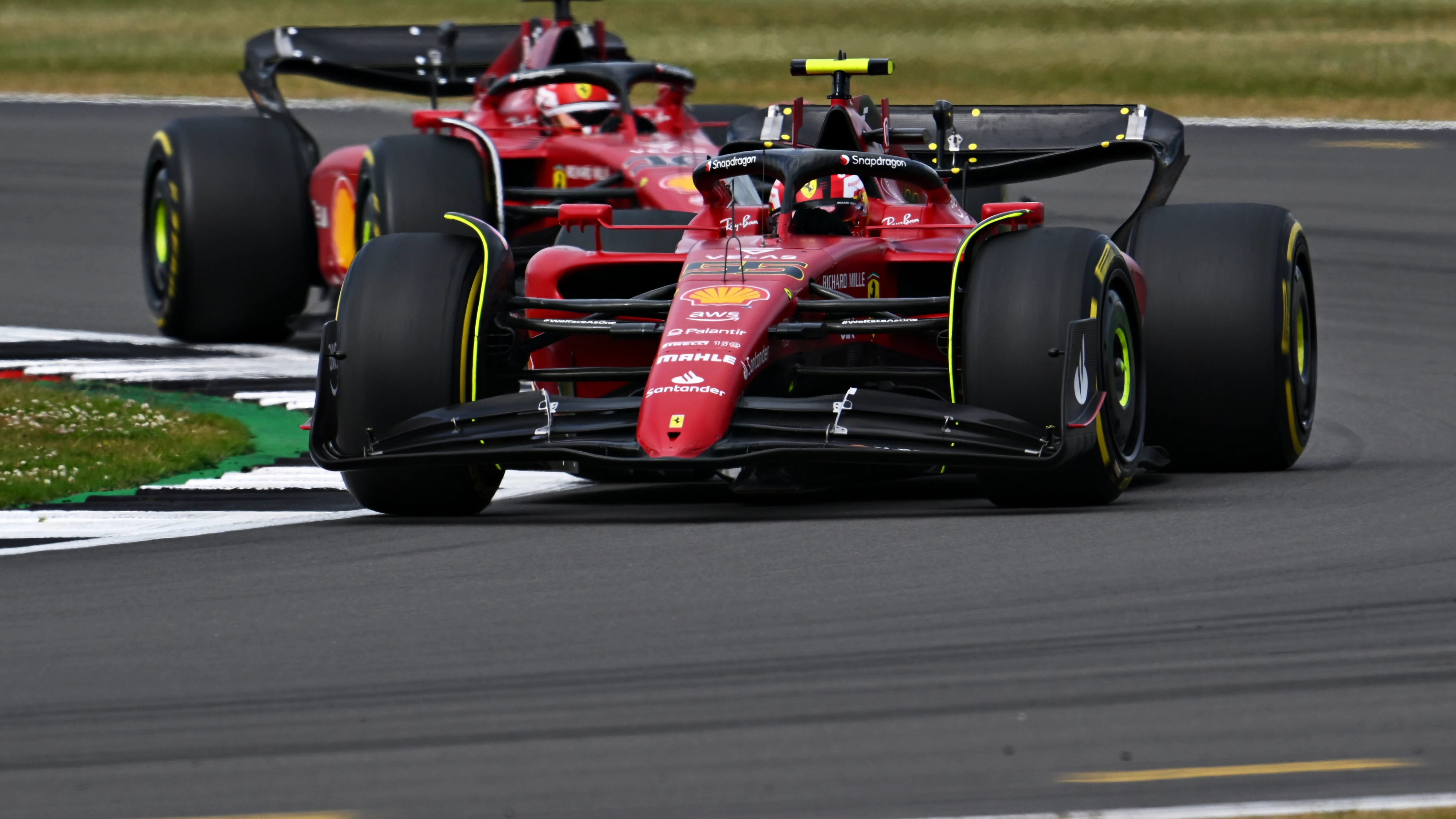 Los Ferraris de Carlos Sainz y Charles Leclerc