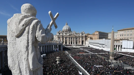 La plaza de San Pedro del Vaticano, abarrotada el día de la última audiencia de Benedicto XVI La plaza de San Pedro del Vaticano, abarrotada el día de la última audiencia de Benedicto XVI