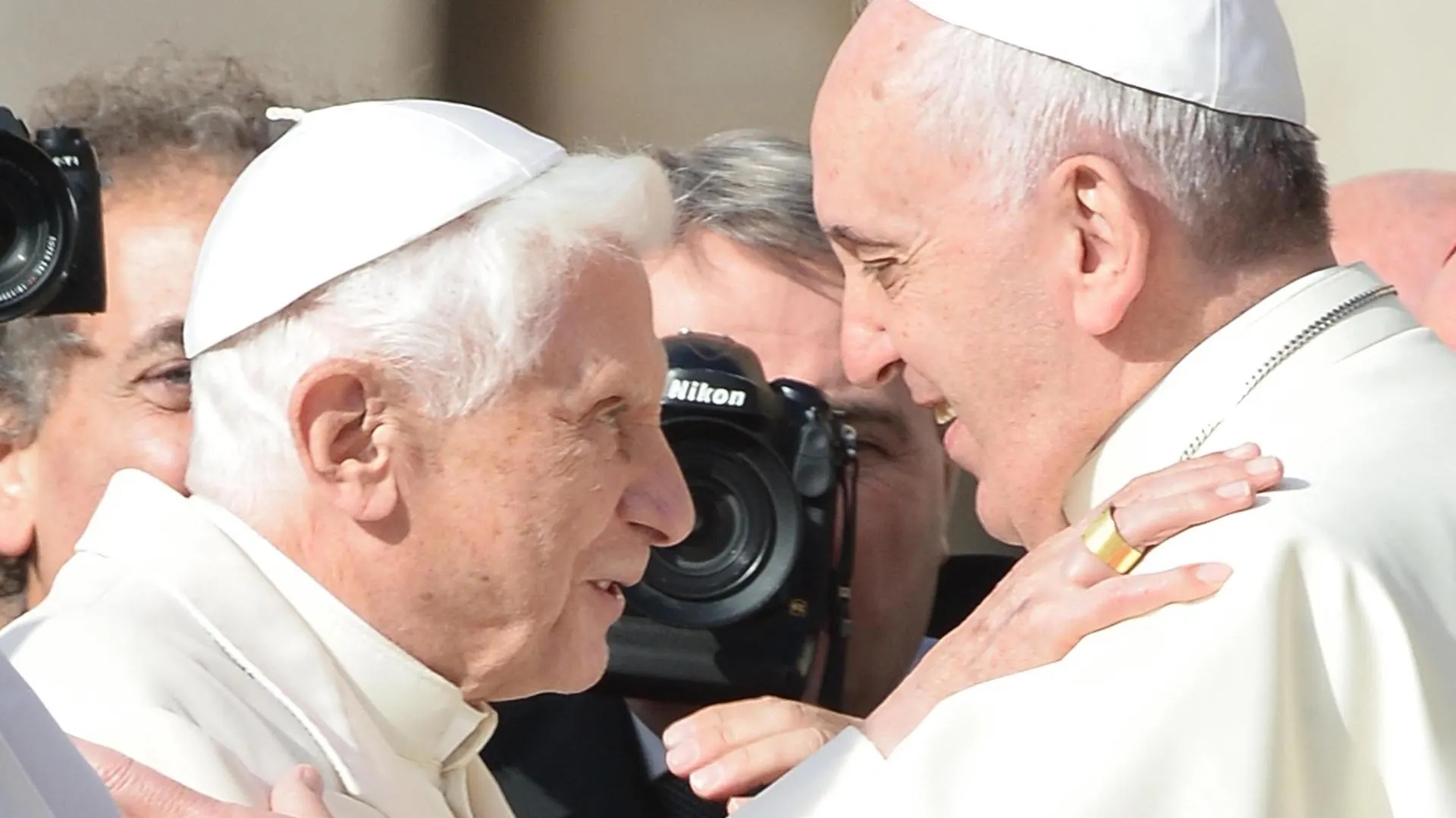 Tras la muerte de Benedicto XVI, así será el funeral del primer papa al que despedirá otro papa