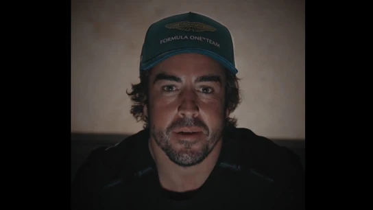 Fernando Alonso, con la gorra de Aston Martin Fernando Alonso, con la gorra de Aston Martin