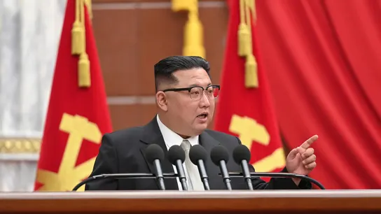 Kim Jong-un insta a un incremento de armas nucleares tácticas y presenta un nuevo sistema de artillería Kim Jong-un insta a un incremento de armas nucleares tácticas y presenta un nuevo sistema de artillería