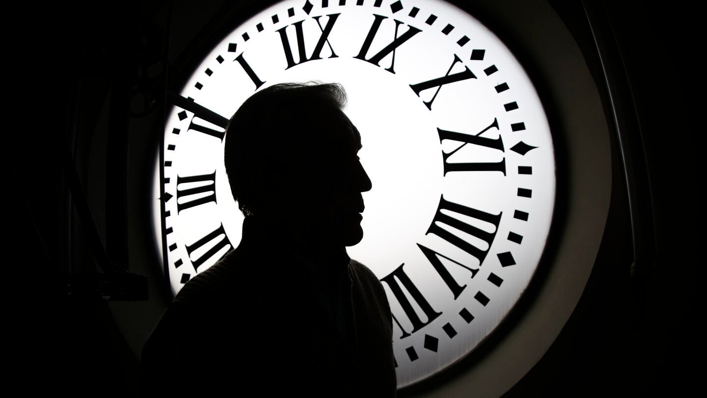 Imagen del reloj de la Puerta del Sol de Madrid, desde donde se emiten la mayor&iacute;a de retransmisiones para las campanadas de Nochevieja.