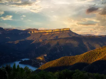 Lago Susqueda, cerca de Rupit Lago Susqueda, cerca de Rupit