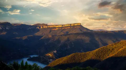 Lago Susqueda, cerca de Rupit Lago Susqueda, cerca de Rupit