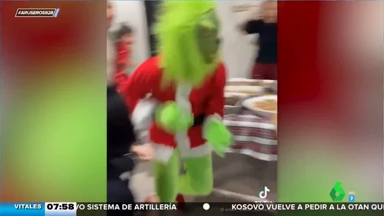 Esto es lo que pasa cuando Papá Noel y el Grinch coinciden en la misma casa a la vez Esto es lo que pasa cuando Papá Noel y el Grinch coinciden en la misma casa a la vez