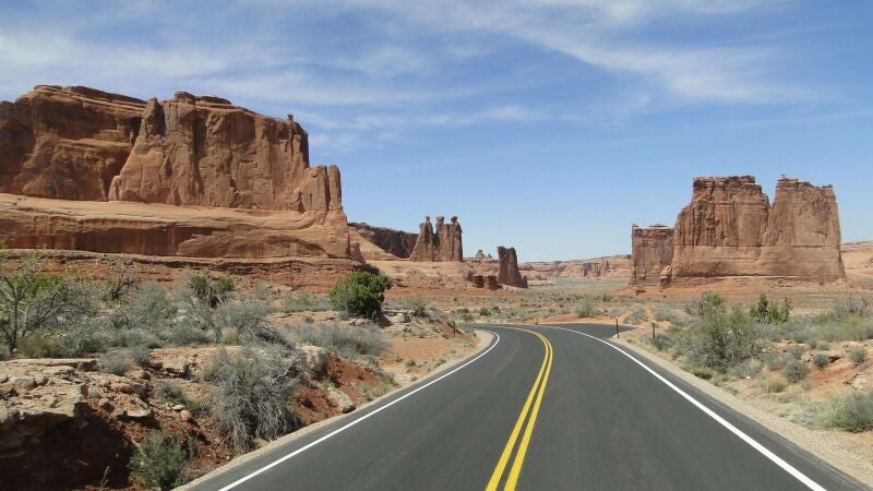 La Tierra es redonda, y una curva en una carretera también es capaz de demostrarlo