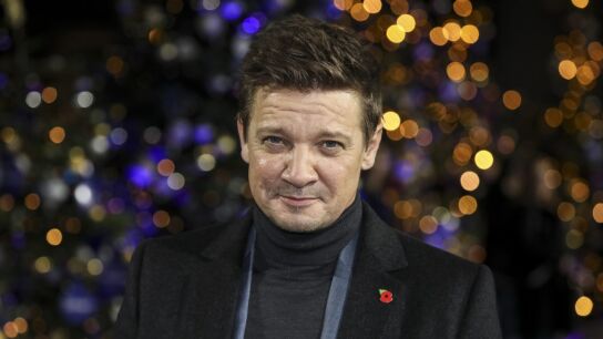 El actor Jeremy Renner se encuentra en estado cr&iacute;tico tras un accidente sacando nieve de su rancho