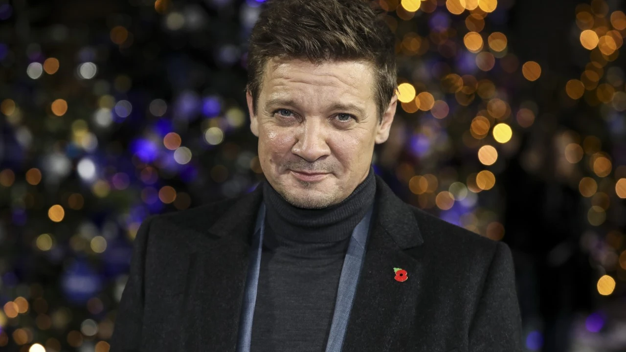 El actor Jeremy Renner se encuentra en estado crítico tras un accidente sacando nieve de su rancho