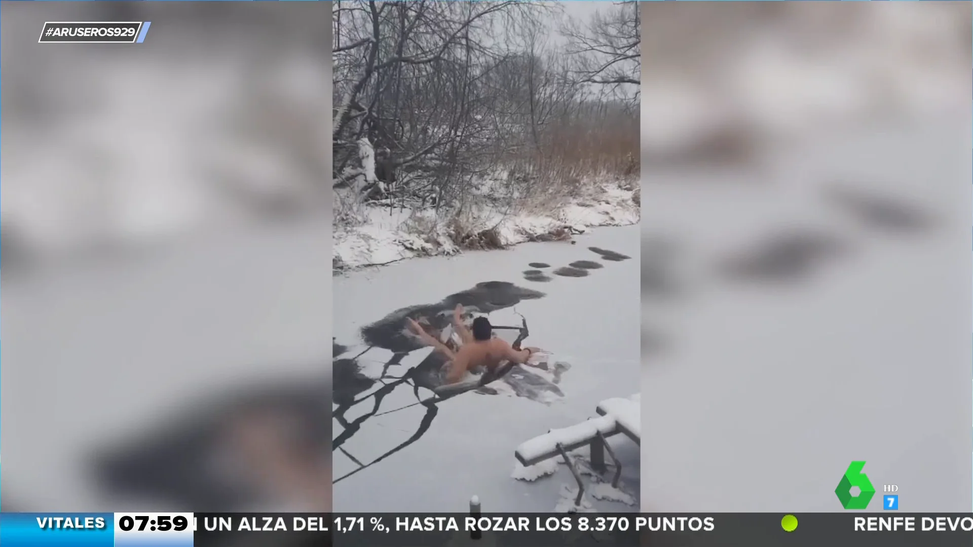 El accidentado comienzo de año de este hombre que empieza el 2023 bañándose en agua helada