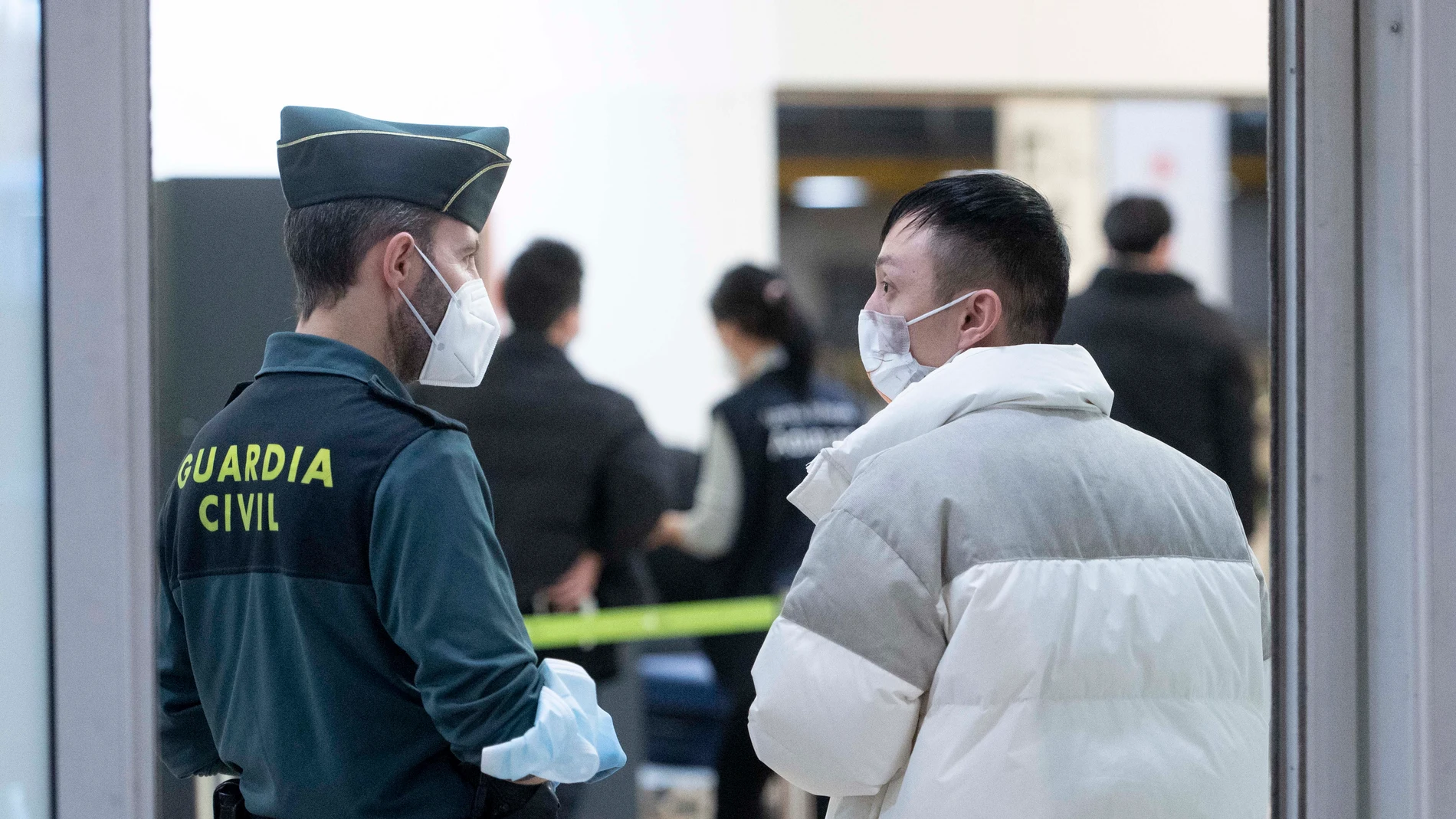 China ve &quot;inaceptables&quot; los controles COVID a viajeros y amenaza con represalias