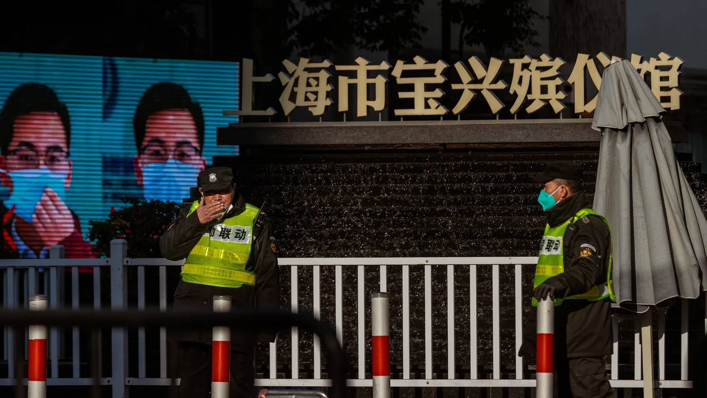 Europa insta a vacunarse con la cuarta dosis mientras decide si adoptan restricciones a los viajeros de China Europa insta a vacunarse con la cuarta dosis mientras decide si adoptan restricciones a los viajeros de China