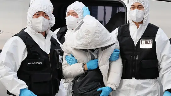 Hallan en Seúl al ciudadano chino que se fugó tras dar positivo por coronavirus al llegar a Corea del Sur Hallan en Seúl al ciudadano chino que se fugó tras dar positivo por coronavirus al llegar a Corea del Sur