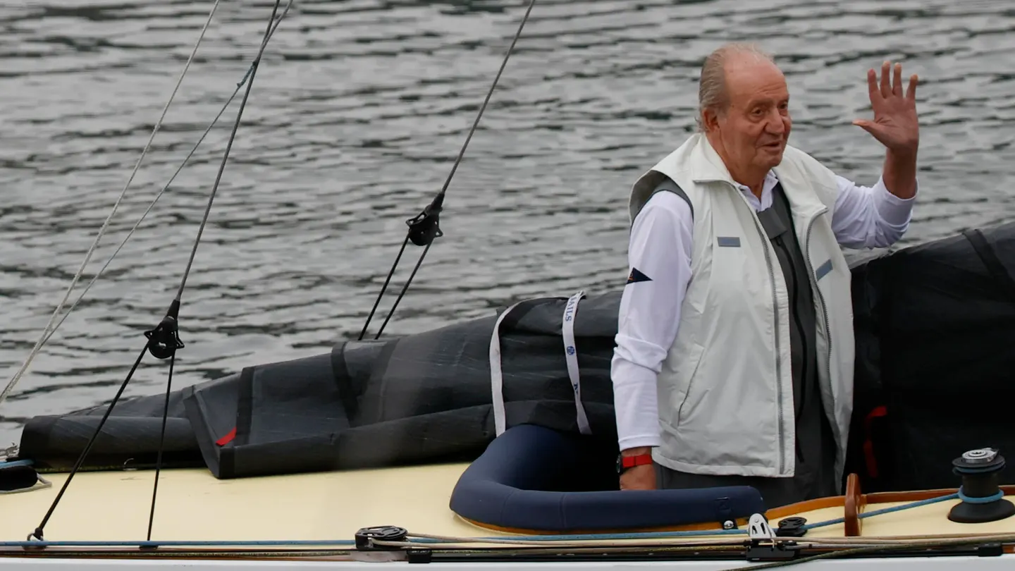 Imagen de archivo del rey emérito Juan Carlos I a bordo del Bribón durante su estancia en España el años 22022. Imagen de archivo del rey emérito Juan Carlos I a bordo del Bribón durante su estancia en España el años 22022.