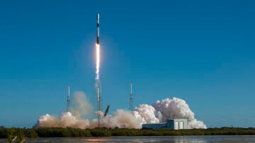 Lanzamiento del cohete Falcon 9 de Space X desde Cabo Cañaveral