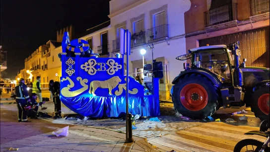 El tractor siniestrado en Marchena (Sevilla) durante la cabalgata de Reyes El tractor siniestrado en Marchena (Sevilla) durante la cabalgata de Reyes