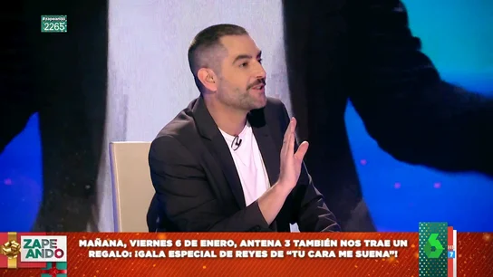 La surrealista confesión de Dani Mateo en la víspera de Reyes: "Les dejaba tres chupitos y tres cigarros" La surrealista confesión de Dani Mateo en la víspera de Reyes: "Les dejaba tres chupitos y tres cigarros"