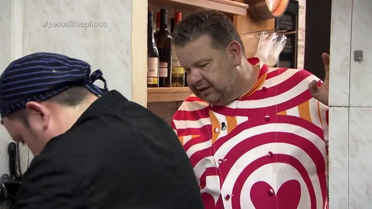 "Antes del pan rallado, ponle huevo, figura": La reacción de Chicote al ver cómo empanaba el cocinero de A Cañada "Antes del pan rallado, ponle huevo, figura": La reacción de Chicote al ver cómo empanaba el cocinero de A Cañada