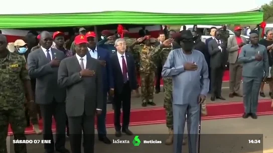 El vídeo viral del presidente de Sudán del Sur orinándose encima que ha llevado a seis periodistas a la cárcel El vídeo viral del presidente de Sudán del Sur orinándose encima que ha llevado a seis periodistas a la cárcel