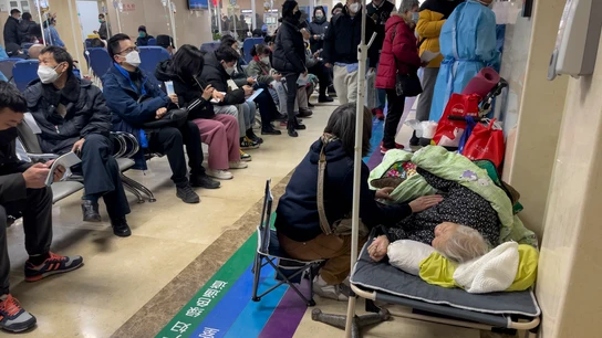 Una sala de urgencias abarrotada por COVID en China Una sala de urgencias abarrotada por COVID en China