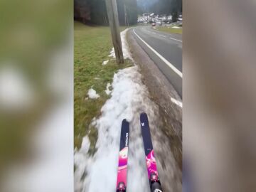 Las impactantes imágenes de Los Alpes franceses sin nieve por las altas temperaturas