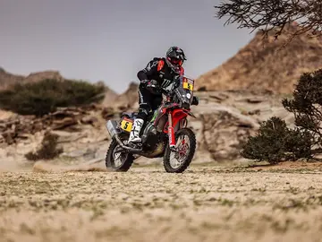 Una fuerte caída de Joan Barreda le deja fuera del Dakar Una fuerte caída de Joan Barreda le deja fuera del Dakar