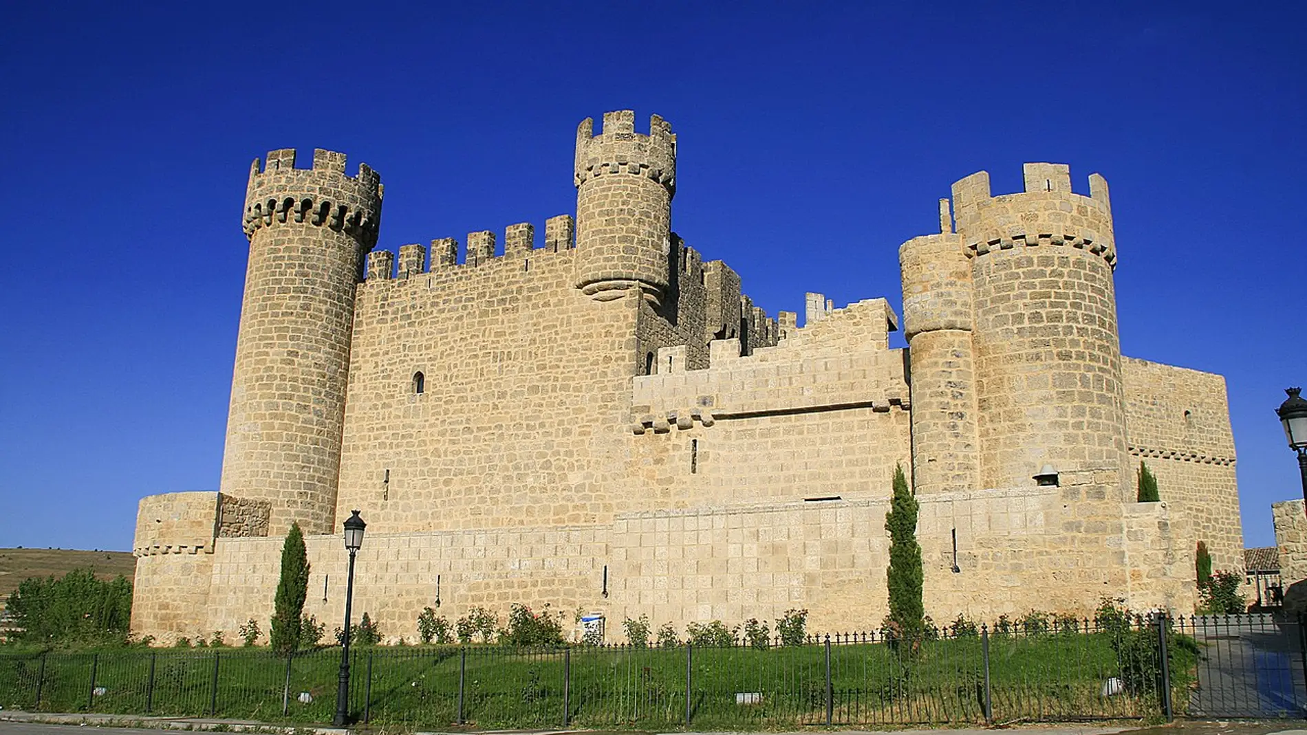 Castillo de Olmillos de Sasamón: ¿sabías que fue incendiado por un guerrillero?