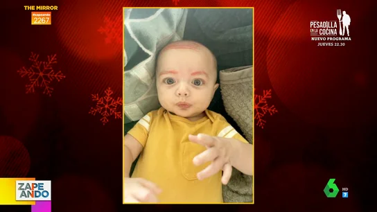 La adorable imagen de un bebé al que su hermano mayor le ha pintado las cejas y el pelo La adorable imagen de un bebé al que su hermano mayor le ha pintado las cejas y el pelo