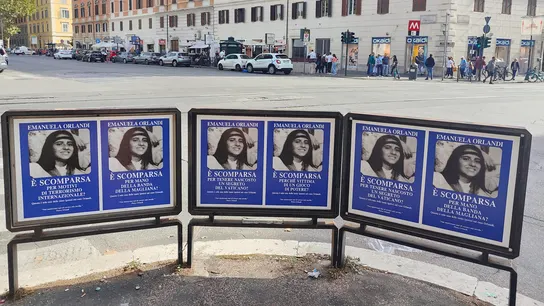 Carteles con la imagen de la niña Emanuela Orlandi, desaparecida en 1983 en Roma. Carteles con la imagen de la niña Emanuela Orlandi, desaparecida en 1983 en Roma.