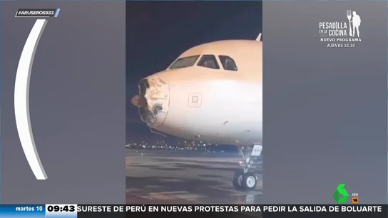 Un pasajero graba el aterrador momento en el que un avión atraviesa una tormenta Un pasajero graba el aterrador momento en el que un avión atraviesa una tormenta