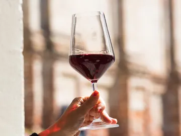 Imagen de una copa de vino tinto Imagen de una copa de vino tinto