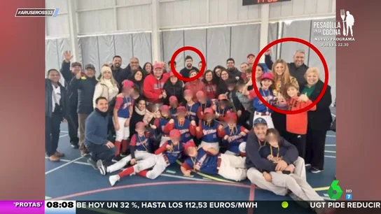 Shakira y Piqué posan juntos para una foto por su hijo Milan: "Están un poco separados" Shakira y Piqué posan juntos para una foto por su hijo Milan: "Están un poco separados"