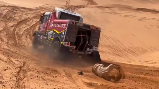 El piloto checo Ales Loprais atropella a un espectador italiano de 69 años en el Dakar El piloto checo Ales Loprais atropella a un espectador italiano de 69 años en el Dakar