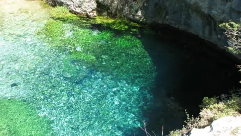 El Pozo Azul de Tubilla del Agua, en Burgos El Pozo Azul de Tubilla del Agua, en Burgos